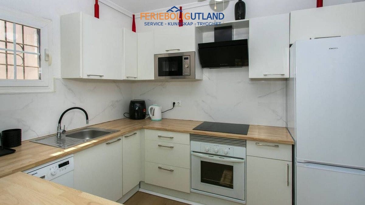 3 slaapkamer Huis te koop in Playa Flamenca met zwembad garage - € 330.000 (Ref: 10032501)
