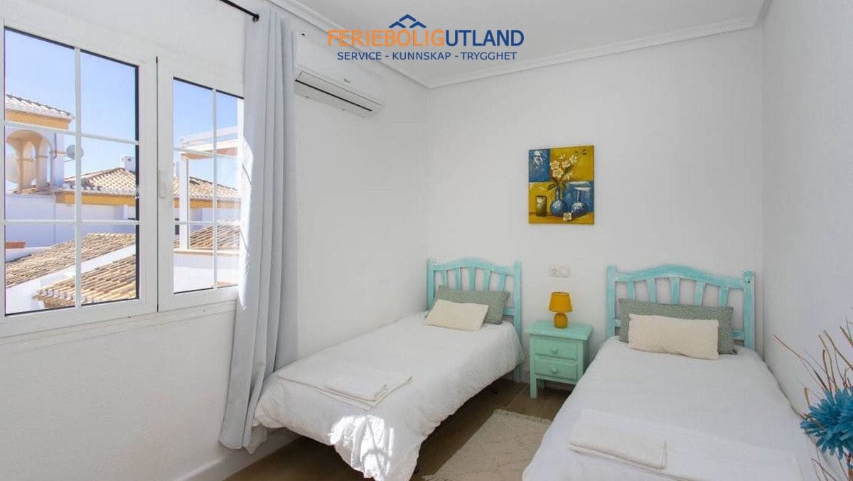 3 slaapkamer Huis te koop in Playa Flamenca met zwembad garage - € 330.000 (Ref: 10032501)