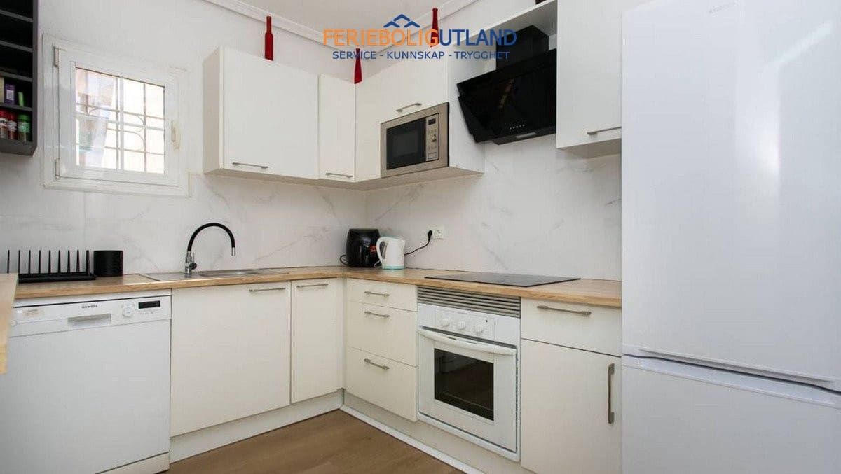 3 slaapkamer Huis te koop in Playa Flamenca met zwembad garage - € 330.000 (Ref: 10032501)