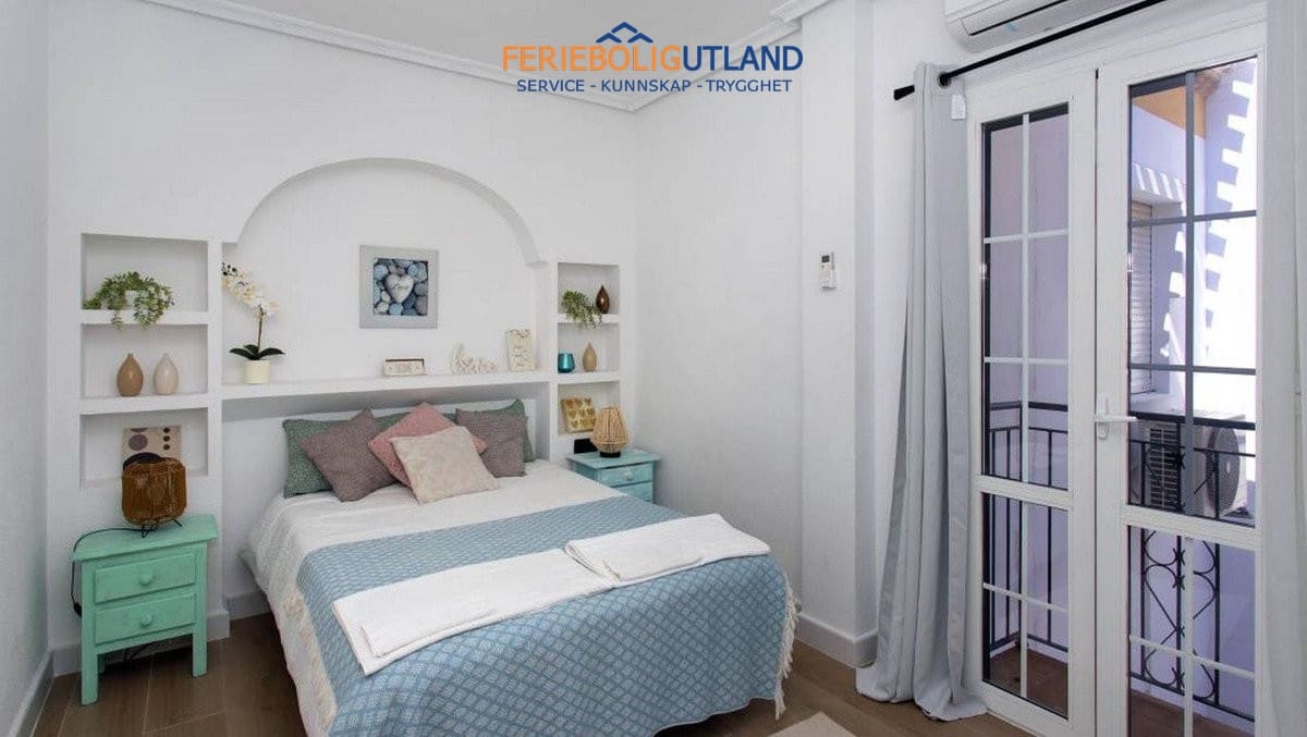 3 slaapkamer Huis te koop in Playa Flamenca met zwembad garage - € 330.000 (Ref: 10032501)