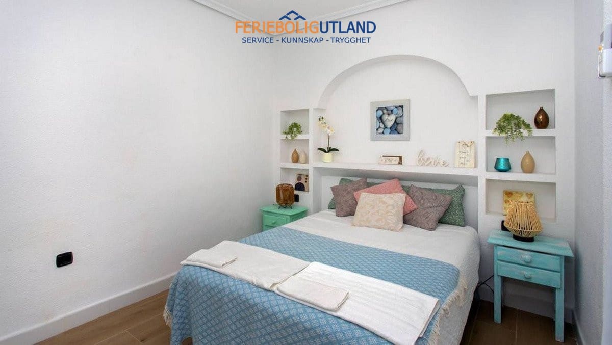 3 slaapkamer Huis te koop in Playa Flamenca met zwembad garage - € 330.000 (Ref: 10032501)