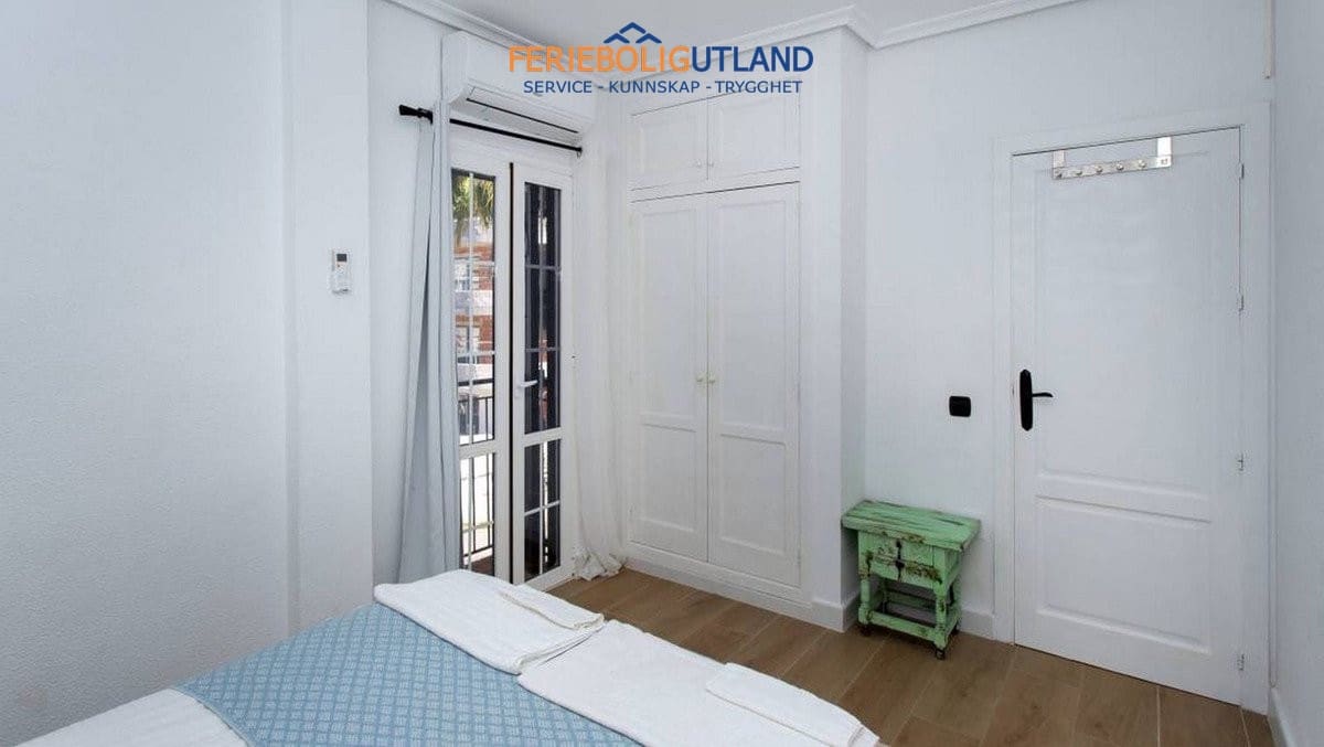 3 slaapkamer Huis te koop in Playa Flamenca met zwembad garage - € 330.000 (Ref: 10032501)