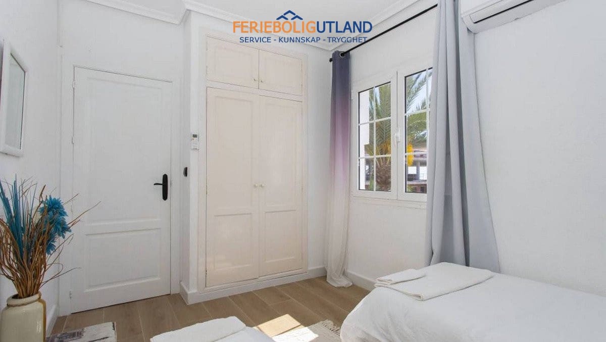 3 slaapkamer Huis te koop in Playa Flamenca met zwembad garage - € 330.000 (Ref: 10032501)
