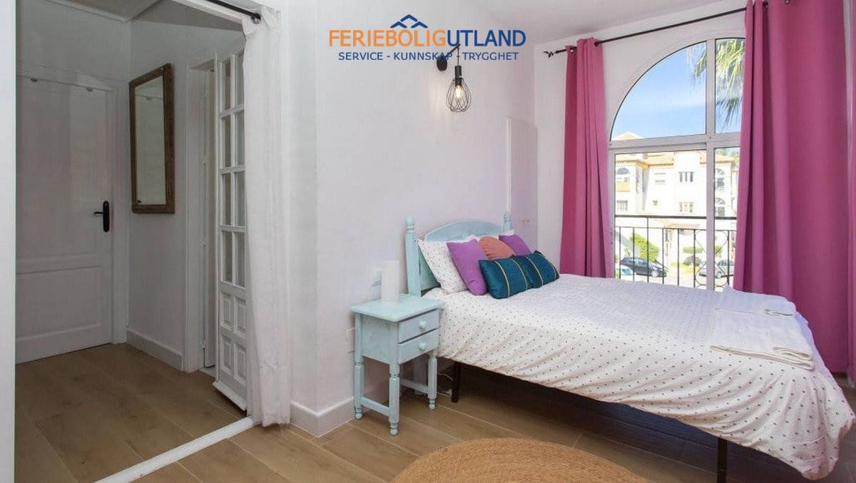 3 slaapkamer Huis te koop in Playa Flamenca met zwembad garage - € 330.000 (Ref: 10032501)
