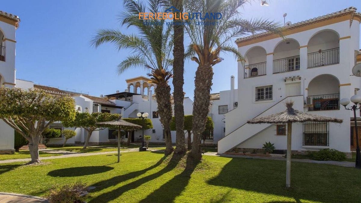 3 slaapkamer Huis te koop in Playa Flamenca met zwembad garage - € 330.000 (Ref: 10032501)