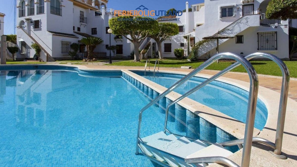 3 slaapkamer Huis te koop in Playa Flamenca met zwembad garage - € 330.000 (Ref: 10032501)