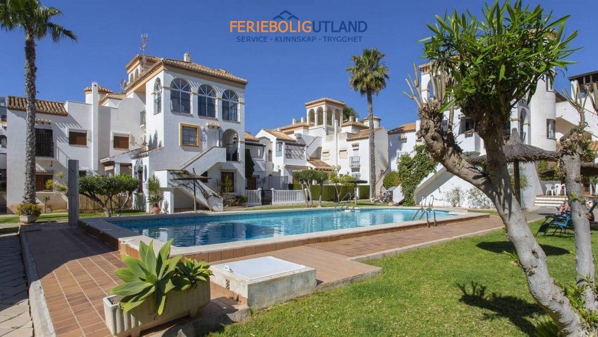 3 slaapkamer Huis te koop in Playa Flamenca met zwembad garage - € 330.000 (Ref: 10032501)