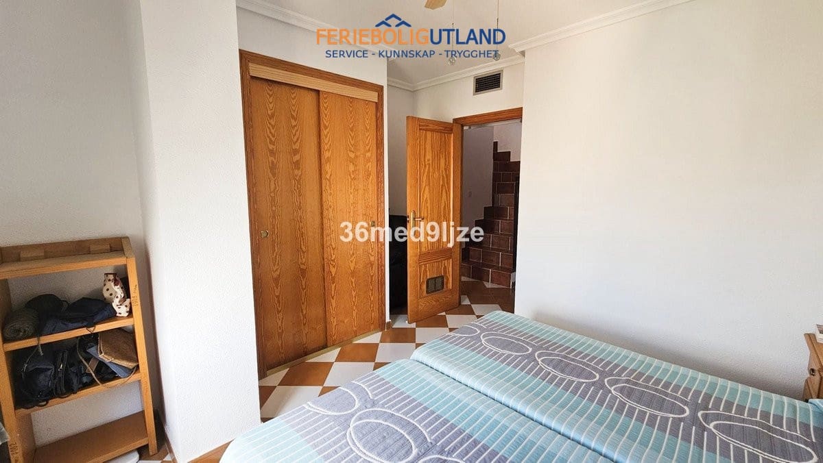 3 makuuhuone Omakotitalo myytävänä paikassa Los Narejos mukana uima-altaan 
autotalli - 186 900 € (Ref: 10033166)
