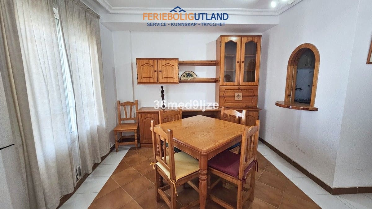 3 makuuhuone Omakotitalo myytävänä paikassa Los Narejos mukana uima-altaan 
autotalli - 186 900 € (Ref: 10033166)