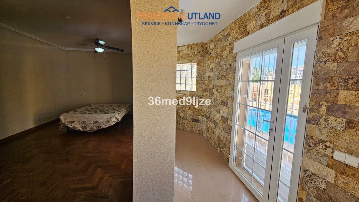 6 Zimmer Villa zu verkaufen in Los Narejos mit Pool Garage - 599.000 € (Ref: 10033171)