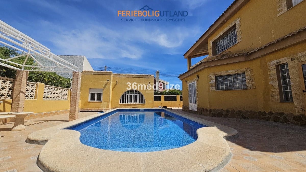 6 Zimmer Villa zu verkaufen in Los Narejos mit Pool Garage - 599.000 € (Ref: 10033171)