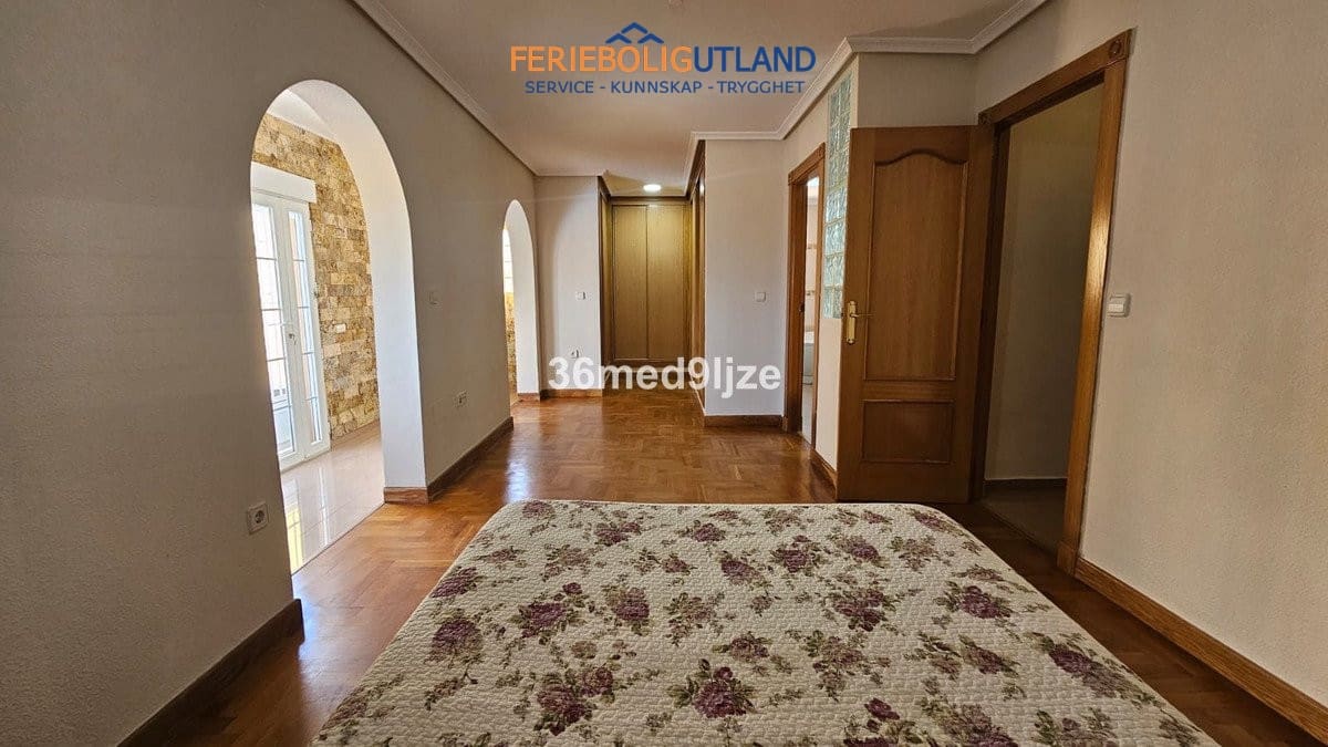 6 Zimmer Villa zu verkaufen in Los Narejos mit Pool Garage - 599.000 € (Ref: 10033171)