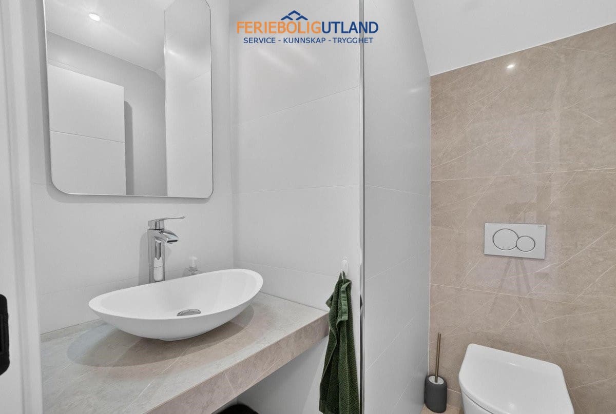 Chalet de 3 habitaciones en Guardamar del Segura en venta con piscina - 450.000 € (Ref: 10034231)