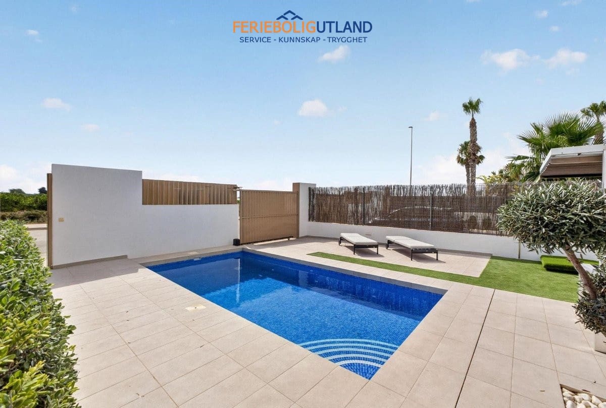Chalet de 3 habitaciones en Guardamar del Segura en venta con piscina - 450.000 € (Ref: 10034231)