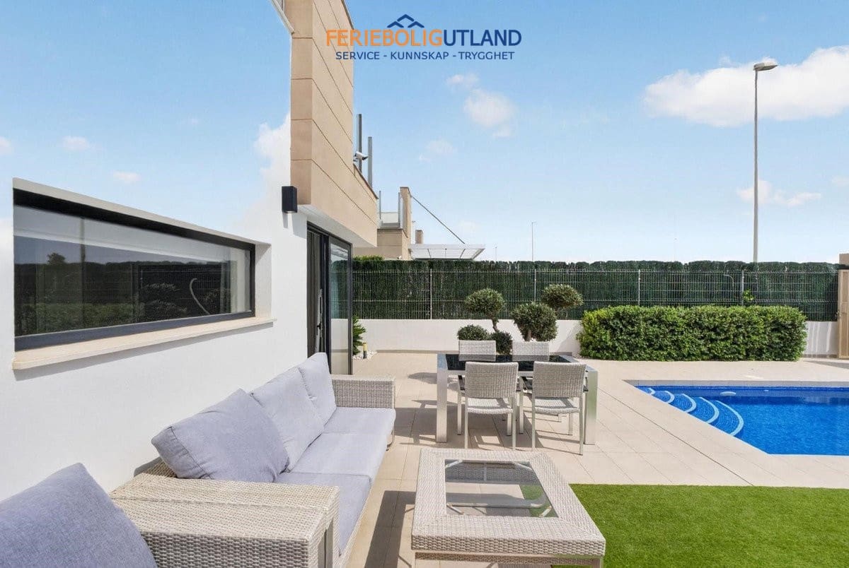 Chalet de 3 habitaciones en Guardamar del Segura en venta con piscina - 450.000 € (Ref: 10034231)