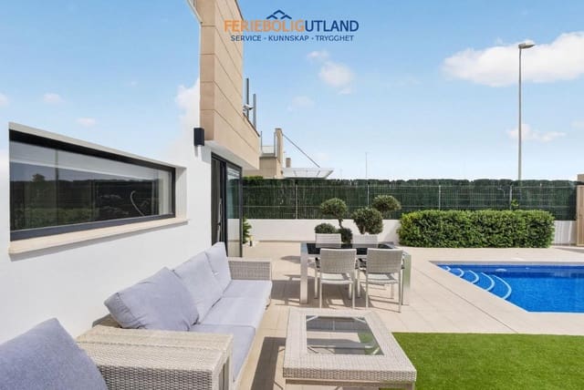 Chalet de 3 habitaciones en El Raso, Guardamar del Segura en venta con piscina - 450.000 € (Ref: 10034231)