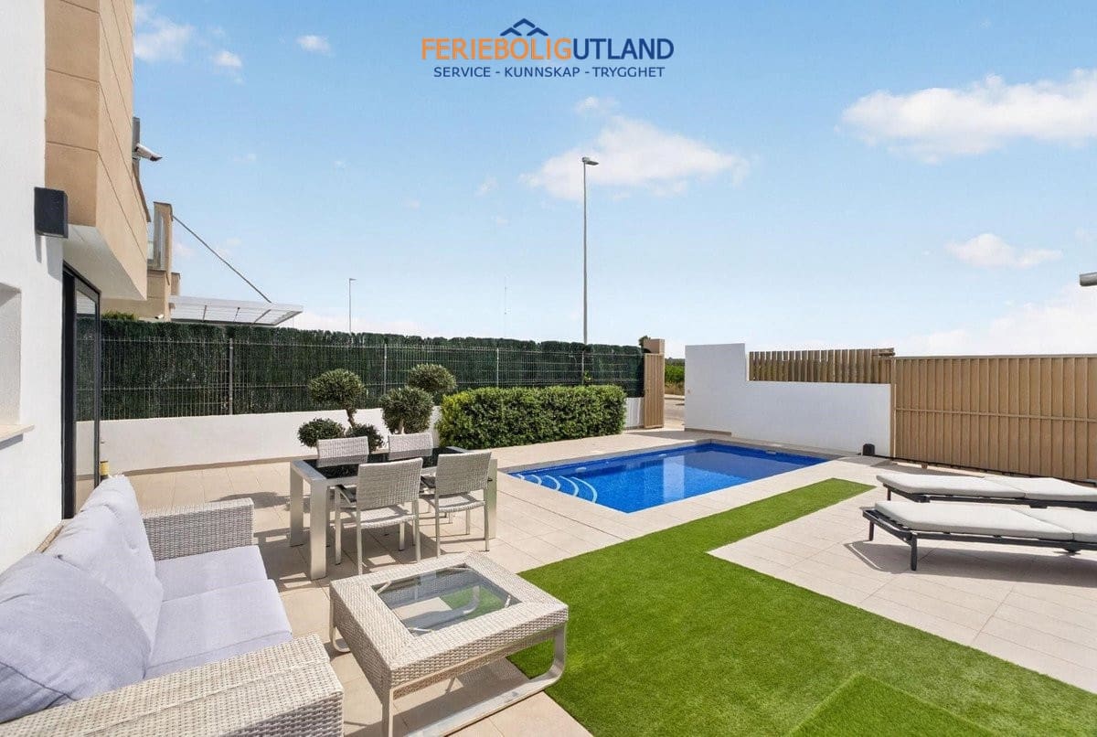 Chalet de 3 habitaciones en Guardamar del Segura en venta con piscina - 450.000 € (Ref: 10034231)