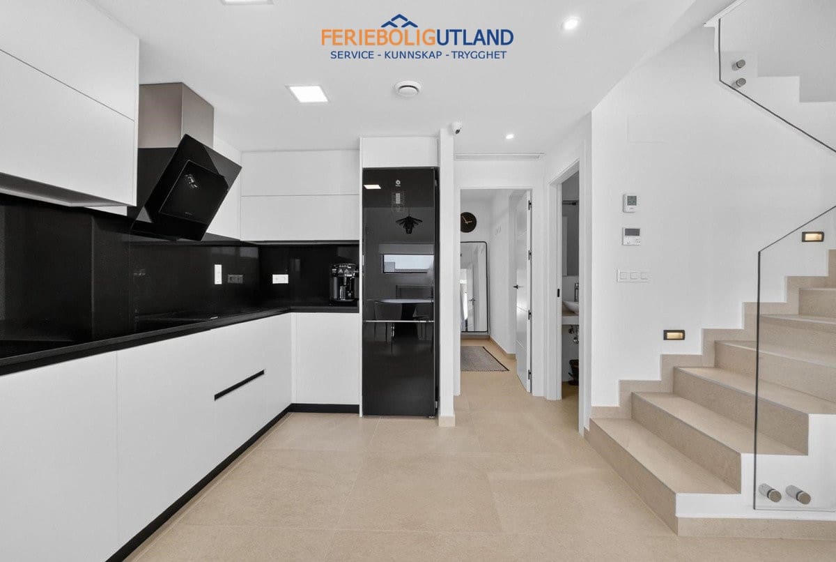 Chalet de 3 habitaciones en Guardamar del Segura en venta con piscina - 450.000 € (Ref: 10034231)
