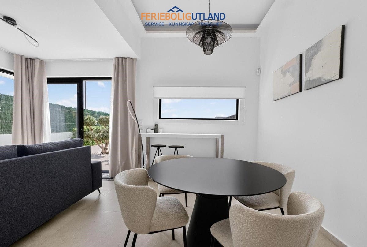 Chalet de 3 habitaciones en Guardamar del Segura en venta con piscina - 450.000 € (Ref: 10034231)