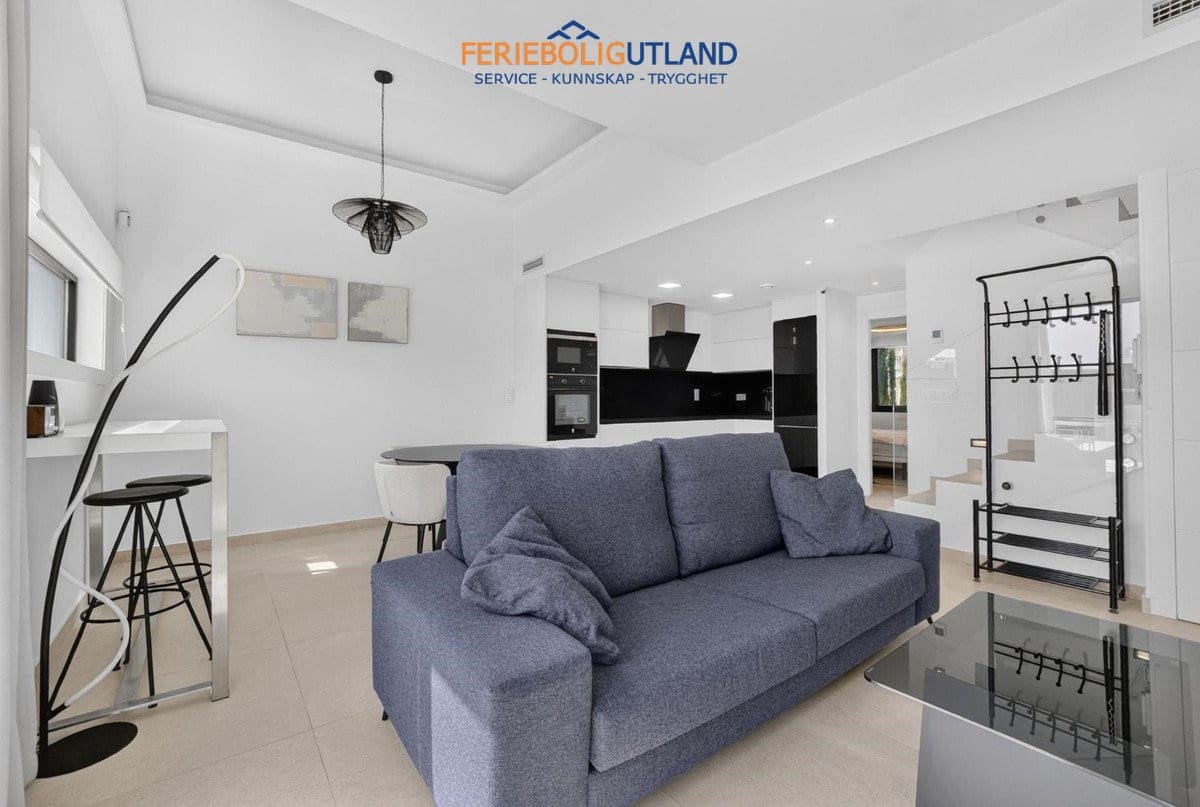 Chalet de 3 habitaciones en Guardamar del Segura en venta con piscina - 450.000 € (Ref: 10034231)