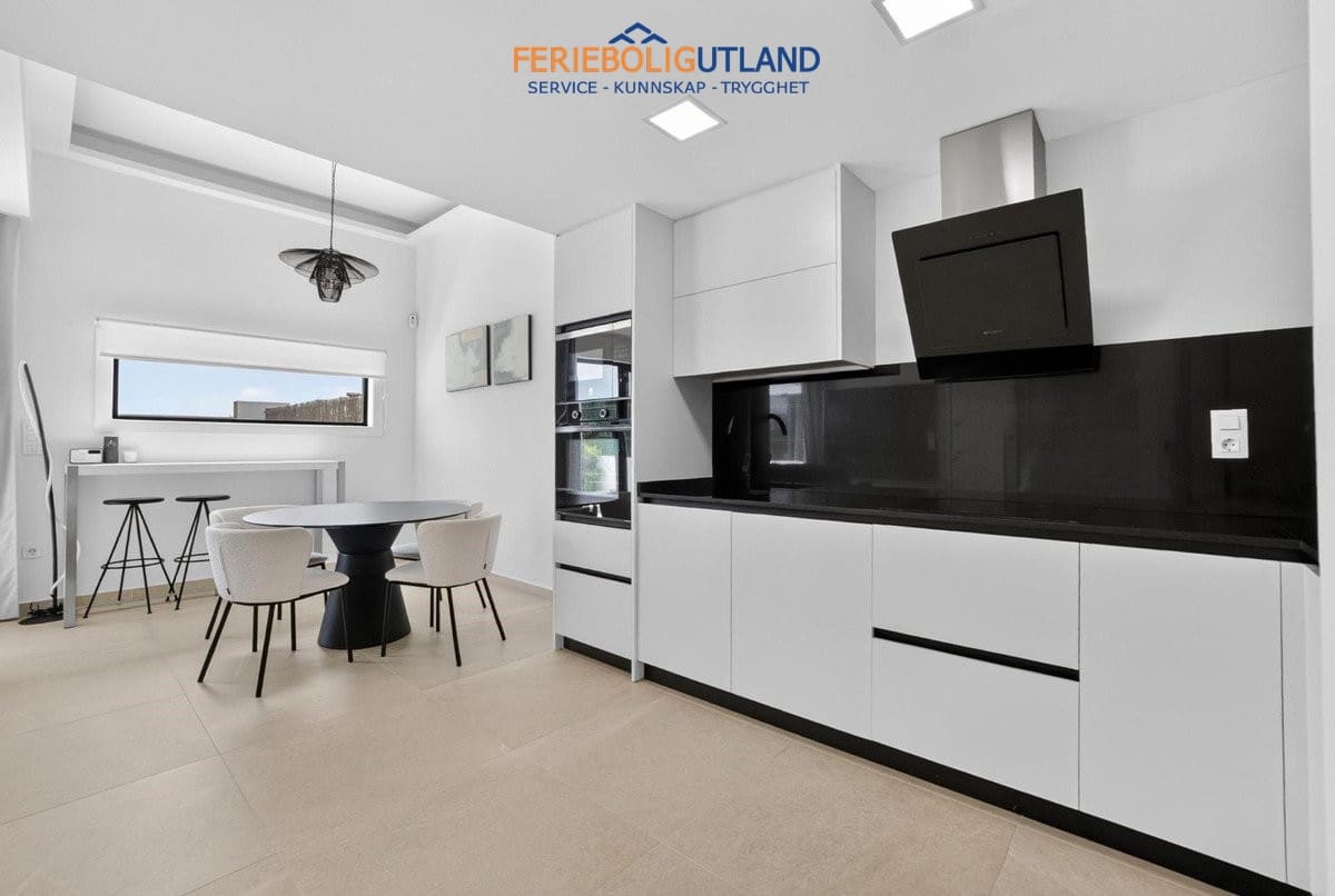Chalet de 3 habitaciones en Guardamar del Segura en venta con piscina - 450.000 € (Ref: 10034231)