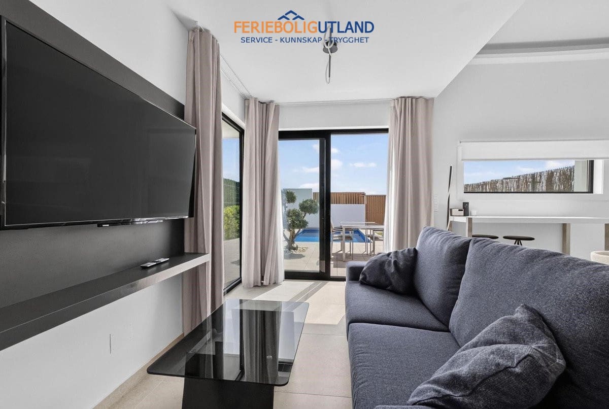 Chalet de 3 habitaciones en Guardamar del Segura en venta con piscina - 450.000 € (Ref: 10034231)