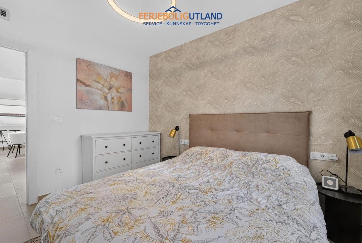 Chalet de 3 habitaciones en Guardamar del Segura en venta con piscina - 450.000 € (Ref: 10034231)