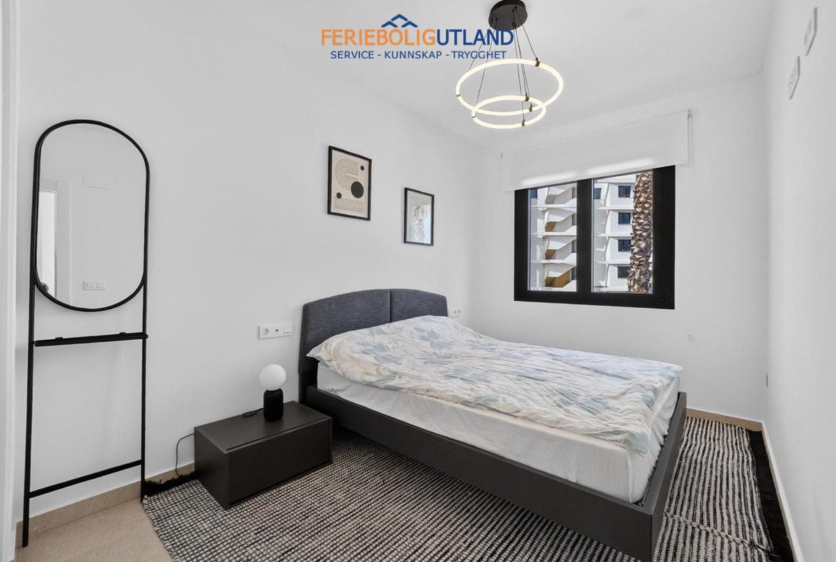 Chalet de 3 habitaciones en Guardamar del Segura en venta con piscina - 450.000 € (Ref: 10034231)