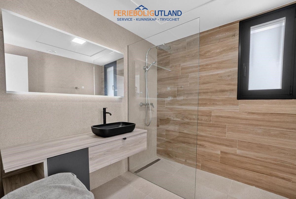 Chalet de 3 habitaciones en Guardamar del Segura en venta con piscina - 450.000 € (Ref: 10034231)
