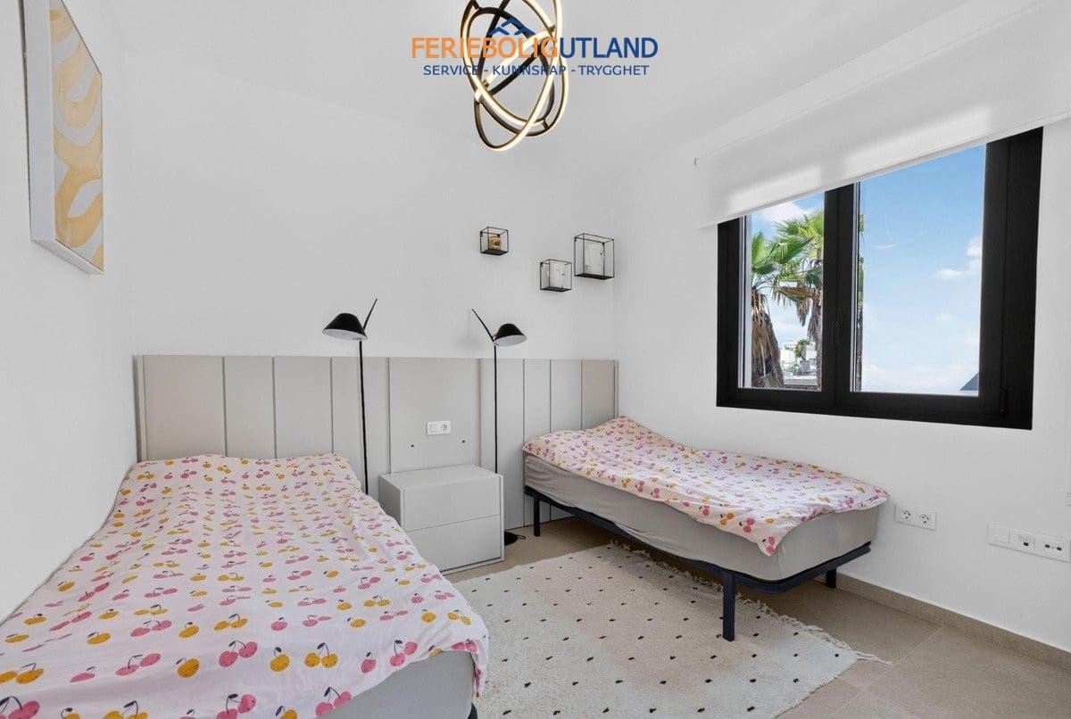 Chalet de 3 habitaciones en Guardamar del Segura en venta con piscina - 450.000 € (Ref: 10034231)