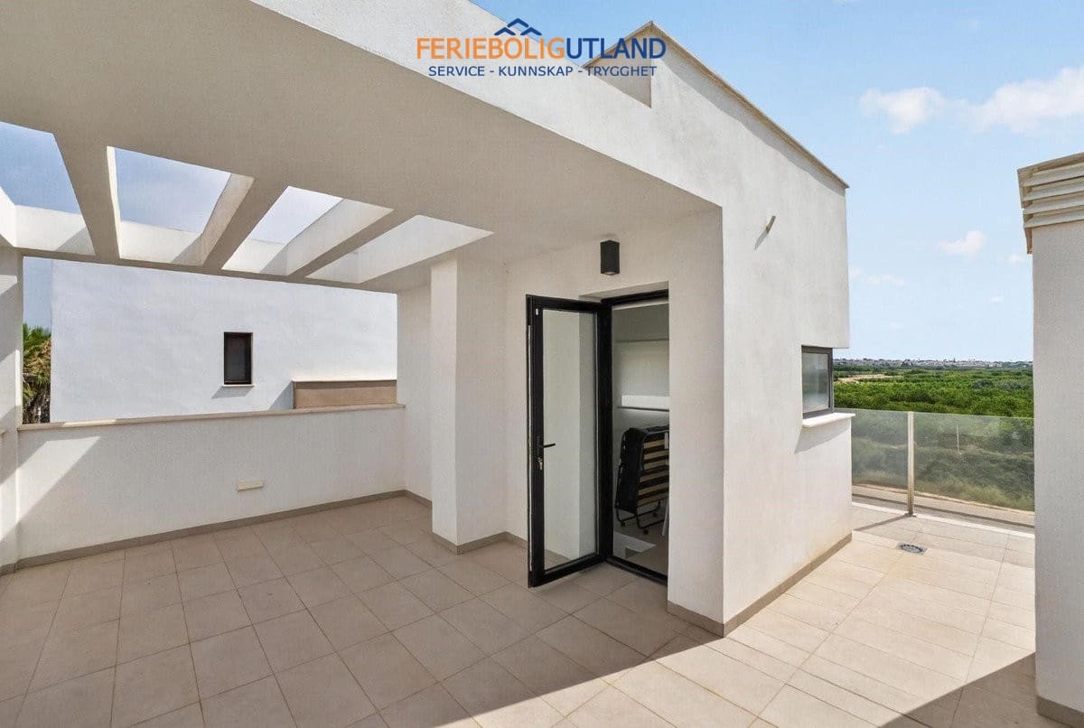 Chalet de 3 habitaciones en Guardamar del Segura en venta con piscina - 450.000 € (Ref: 10034231)