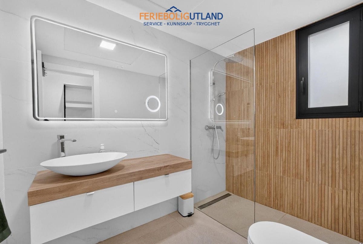 Chalet de 3 habitaciones en Guardamar del Segura en venta con piscina - 450.000 € (Ref: 10034231)