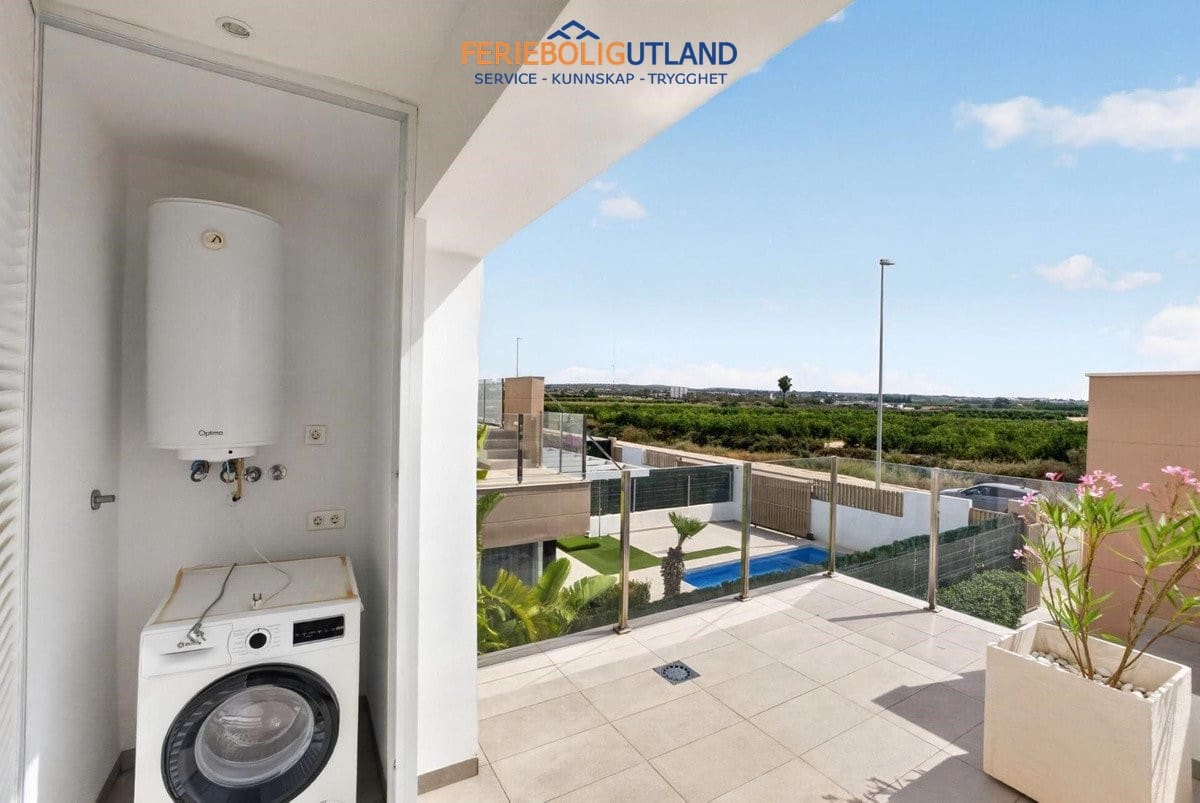 Chalet de 3 habitaciones en Guardamar del Segura en venta con piscina - 450.000 € (Ref: 10034231)