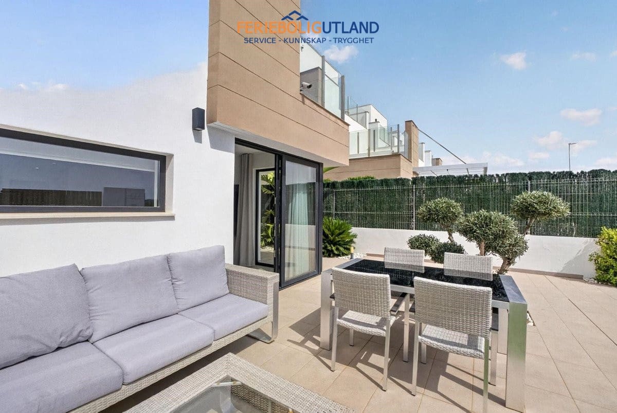 Chalet de 3 habitaciones en Guardamar del Segura en venta con piscina - 450.000 € (Ref: 10034231)