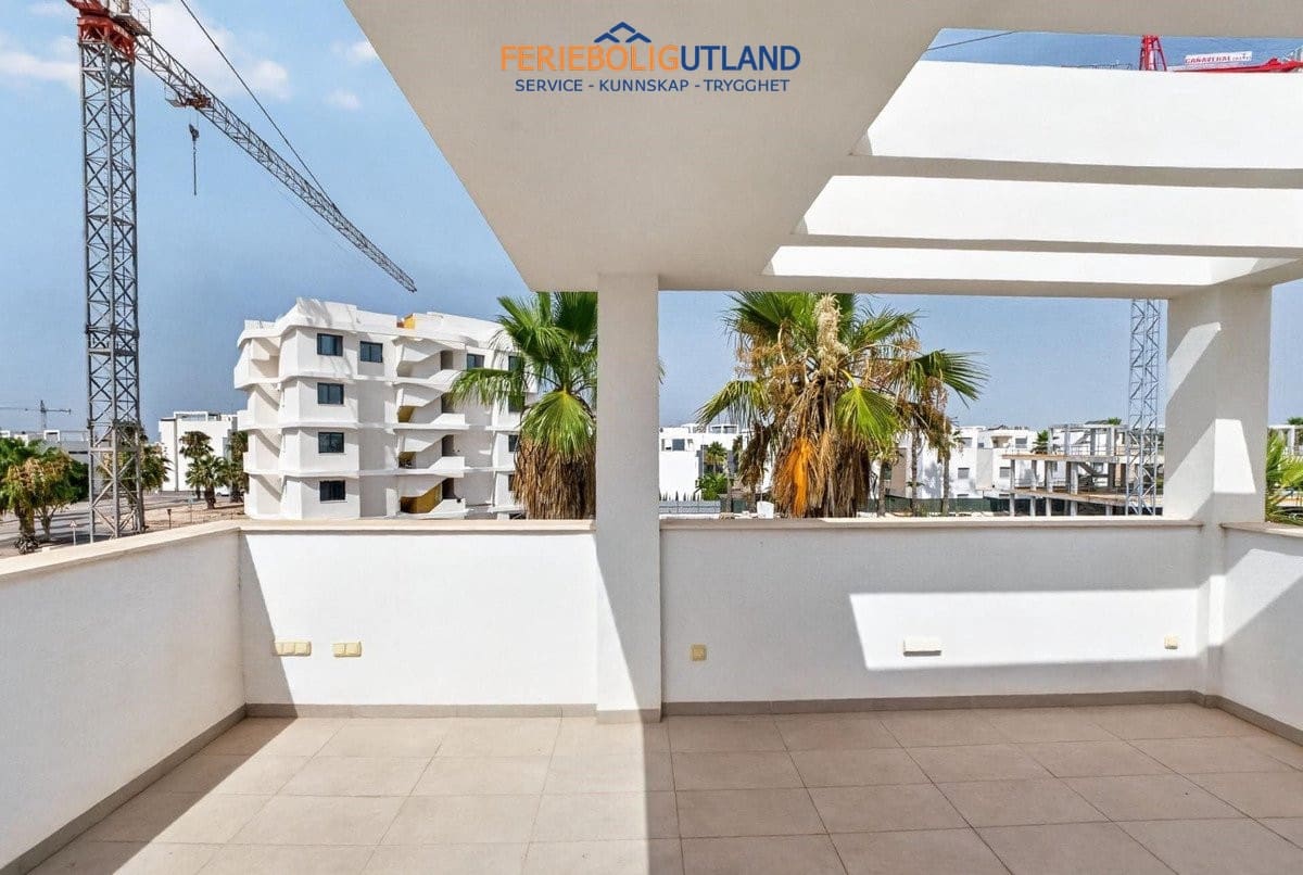 Chalet de 3 habitaciones en Guardamar del Segura en venta con piscina - 450.000 € (Ref: 10034231)