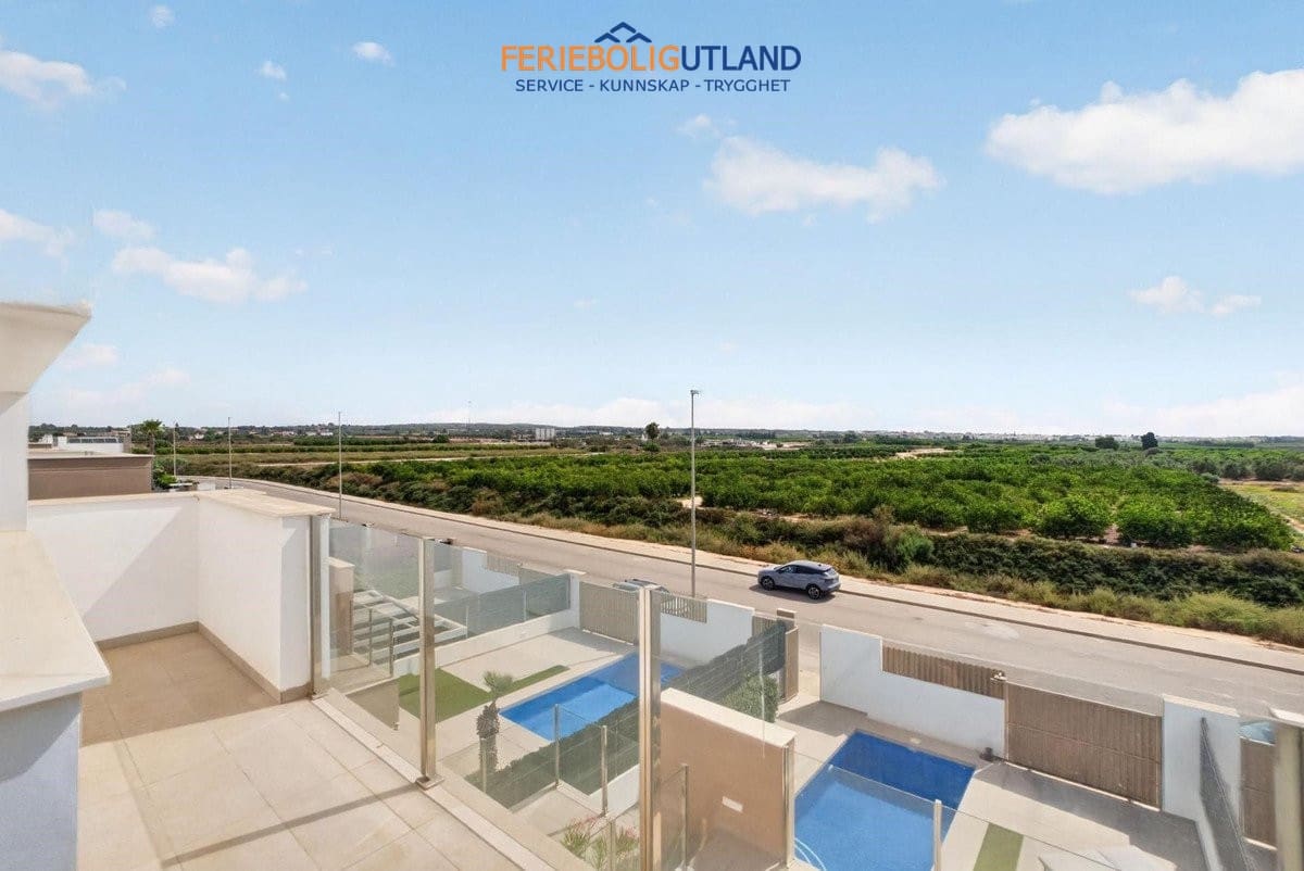 Chalet de 3 habitaciones en Guardamar del Segura en venta con piscina - 450.000 € (Ref: 10034231)