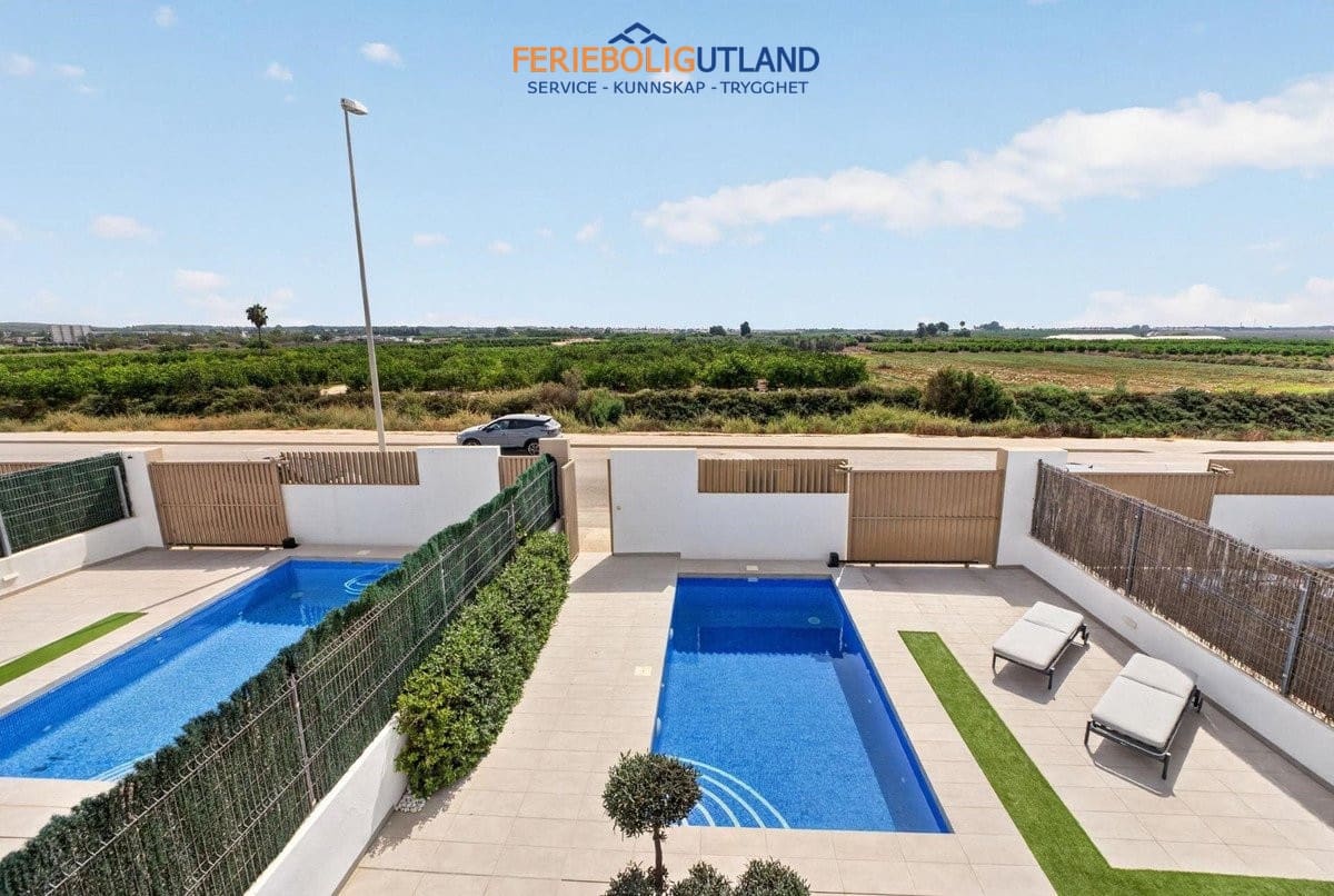 Chalet de 3 habitaciones en Guardamar del Segura en venta con piscina - 450.000 € (Ref: 10034231)