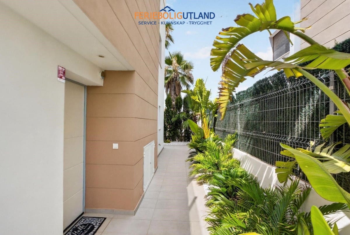 Chalet de 3 habitaciones en Guardamar del Segura en venta con piscina - 450.000 € (Ref: 10034231)