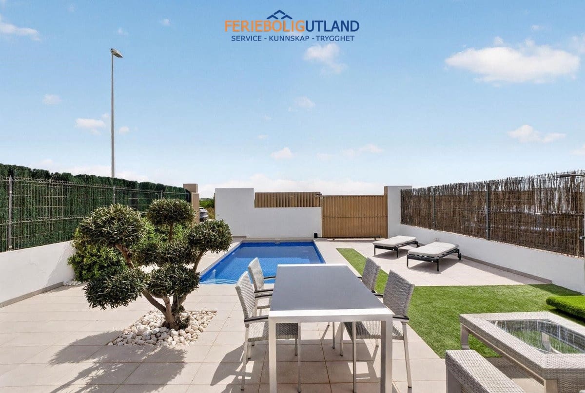 Chalet de 3 habitaciones en Guardamar del Segura en venta con piscina - 450.000 € (Ref: 10034231)