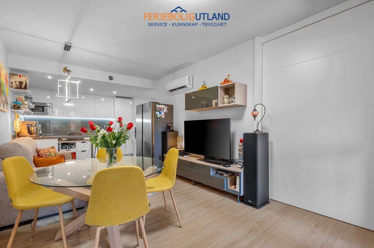 2 soverom Leilighet til salgs i Villamartin med svømmebasseng garasje - € 254 900 (Ref: 10034323)