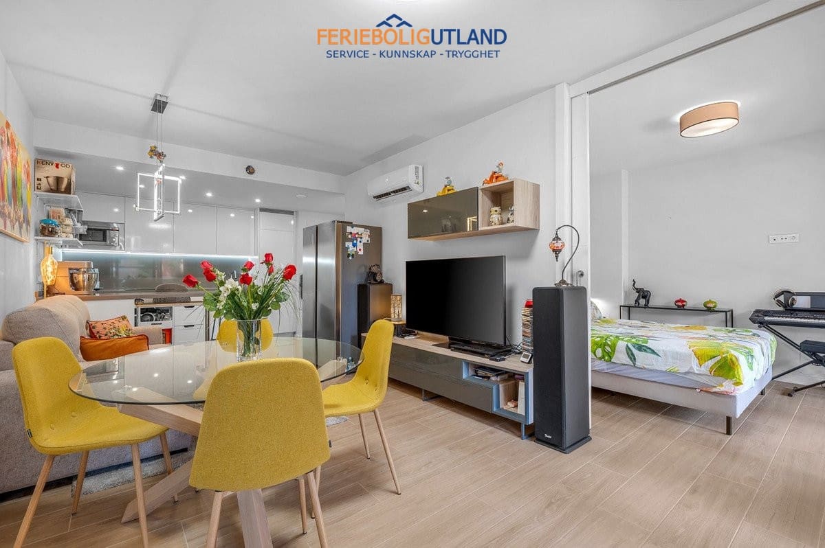2 soverom Leilighet til salgs i Villamartin med svømmebasseng garasje - € 254 900 (Ref: 10034323)