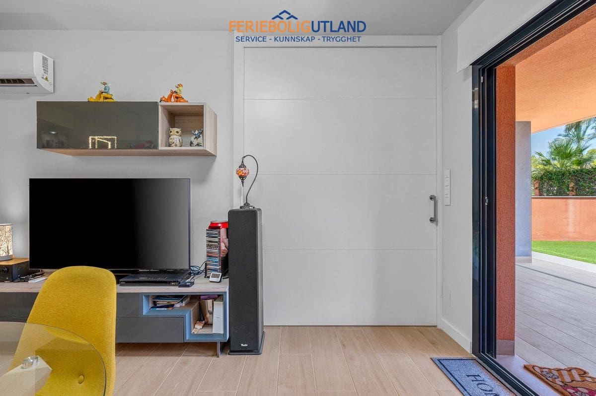 2 soverom Leilighet til salgs i Villamartin med svømmebasseng garasje - € 254 900 (Ref: 10034323)
