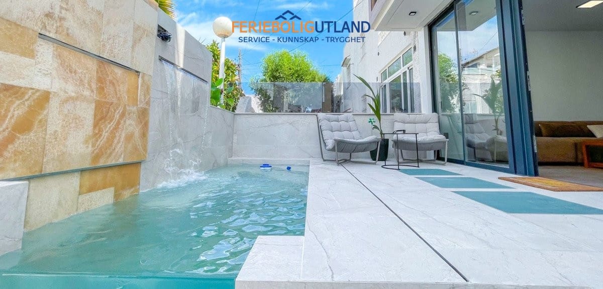 3 bedroom Townhouse for sale in Torrevieja with pool - € 539,000 (Ref: 10034324)