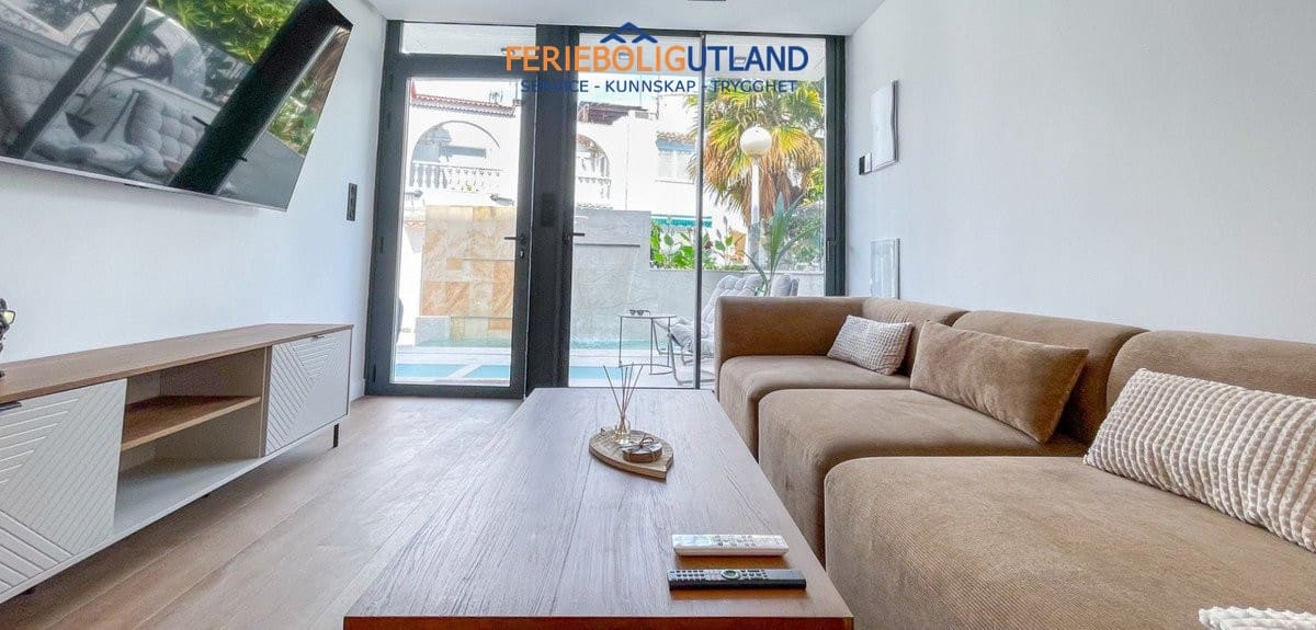 3 bedroom Townhouse for sale in Torrevieja with pool - € 539,000 (Ref: 10034324)
