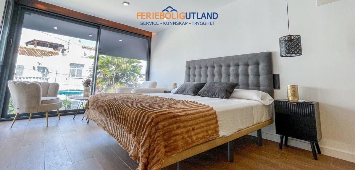 3 bedroom Townhouse for sale in Torrevieja with pool - € 539,000 (Ref: 10034324)