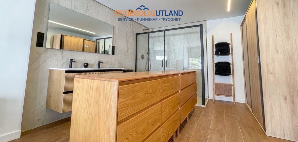 3 bedroom Townhouse for sale in Torrevieja with pool - € 539,000 (Ref: 10034324)