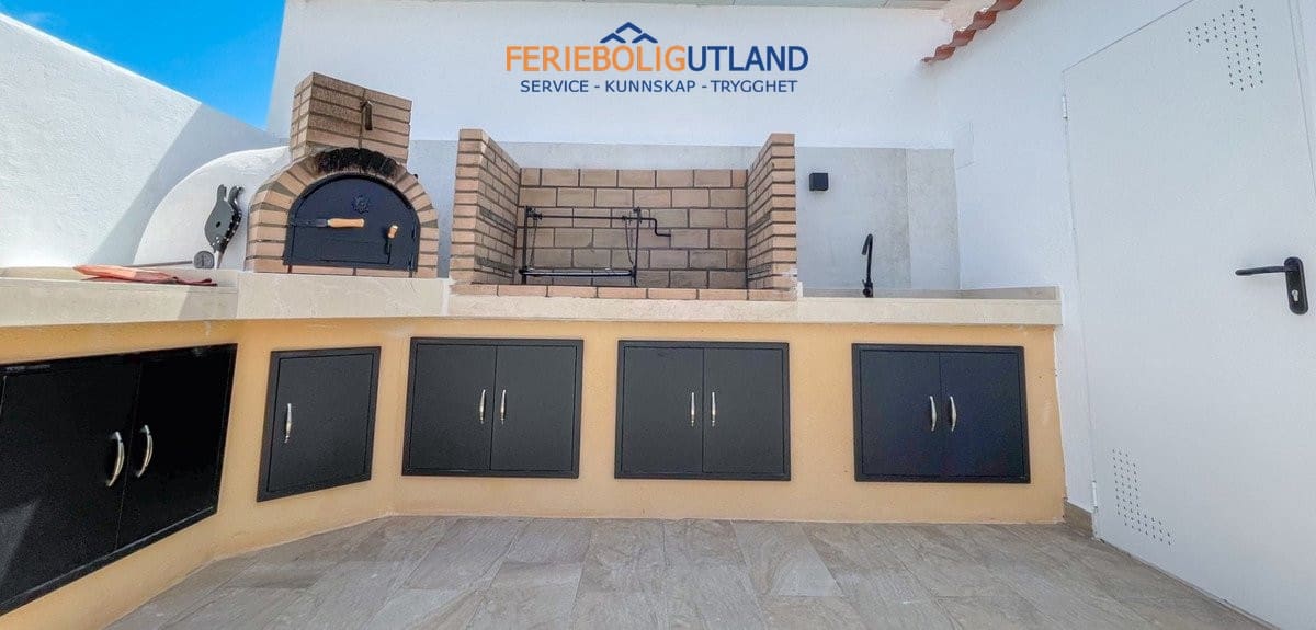 3 bedroom Townhouse for sale in Torrevieja with pool - € 539,000 (Ref: 10034324)