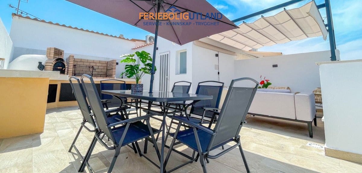 3 bedroom Townhouse for sale in Torrevieja with pool - € 539,000 (Ref: 10034324)