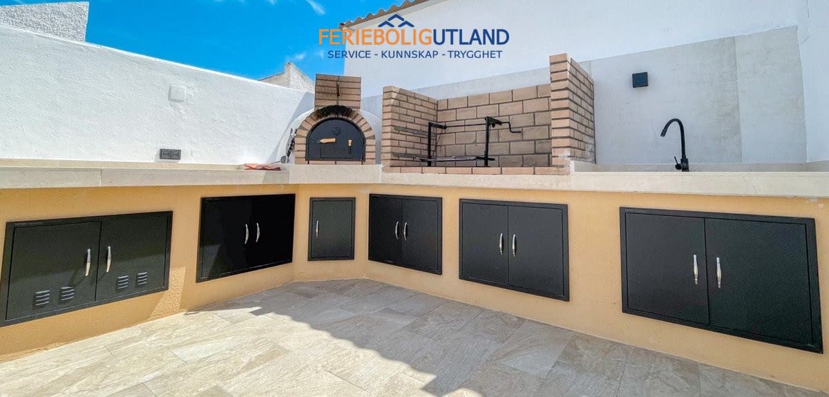 3 bedroom Townhouse for sale in Torrevieja with pool - € 539,000 (Ref: 10034324)