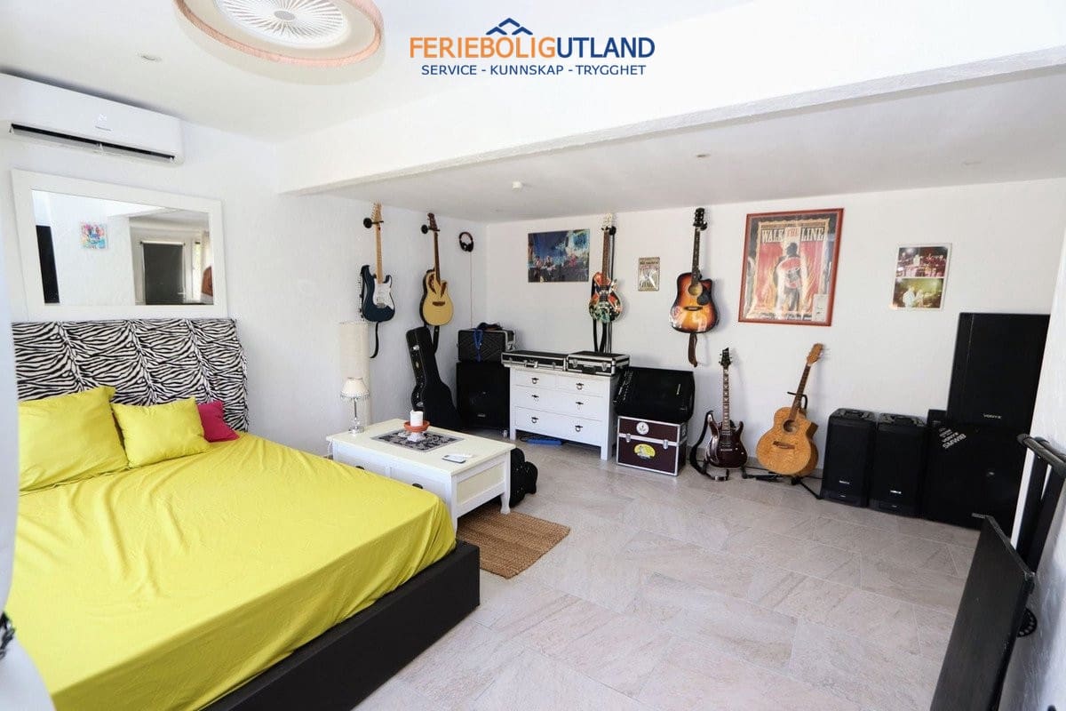 3 chambre Villa/Maison à vendre à Villamartin avec piscine garage - 349 990 € (Ref: 10034398)